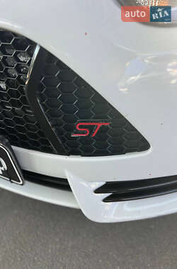 Хэтчбек Ford Focus 2014 в 
