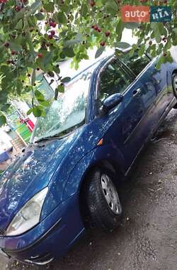 Хэтчбек Ford Focus 2000 в 