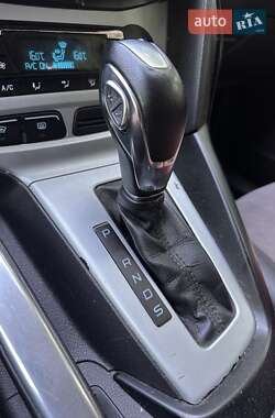 Хетчбек Ford Focus 2012 в 