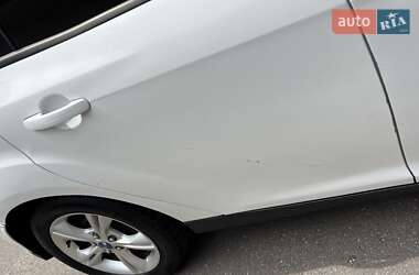 Хэтчбек Ford Focus 2013 в 