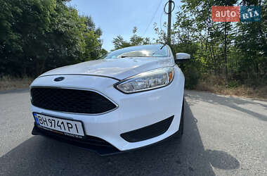 Хэтчбек Ford Focus 2015 в 