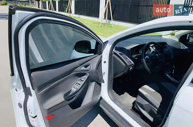 Хэтчбек Ford Focus 2013 в 