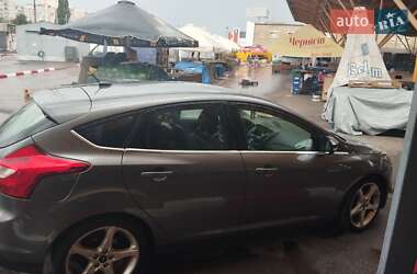 Хэтчбек Ford Focus 2012 в 