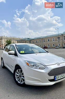 Хэтчбек Ford Focus 2012 в 