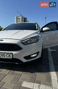 Хэтчбек Ford Focus 2016 в 
