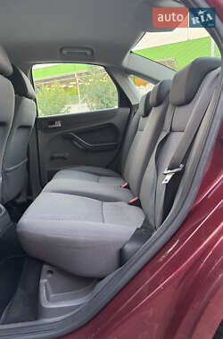 Седан Ford Focus 2005 в 