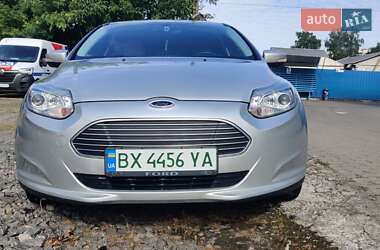 Хэтчбек Ford Focus 2013 в 