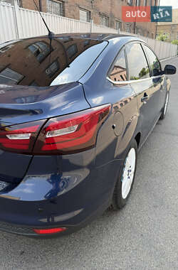 Седан Ford Focus 2012 в 