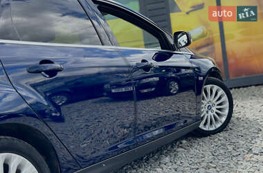 Хэтчбек Ford Focus 2011 в 