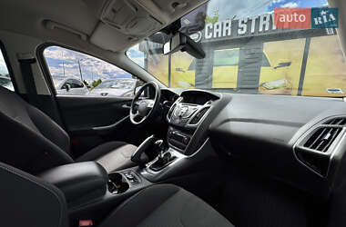Хэтчбек Ford Focus 2011 в 