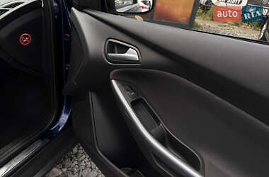 Хэтчбек Ford Focus 2011 в 