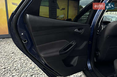 Хэтчбек Ford Focus 2011 в 