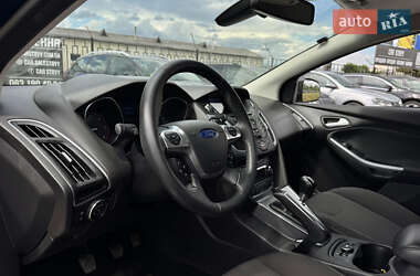 Хэтчбек Ford Focus 2011 в 