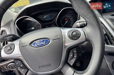 Хэтчбек Ford Focus 2011 в 