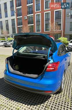 Седан Ford Focus 2015 в 