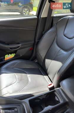 Седан Ford Focus 2015 в 