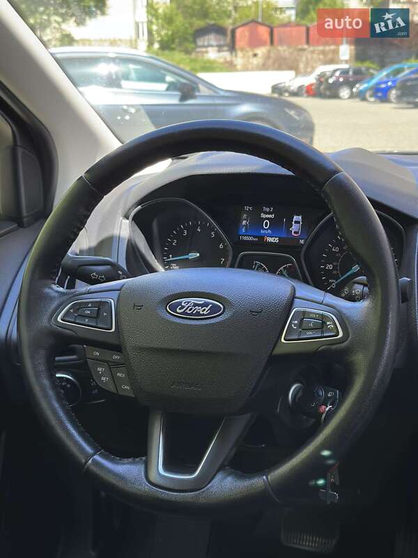 Седан Ford Focus 2015 в Львові