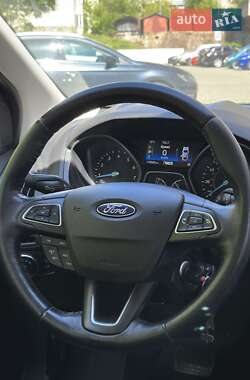 Седан Ford Focus 2015 в 