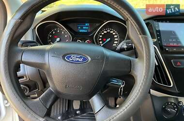 Хэтчбек Ford Focus 2013 в 