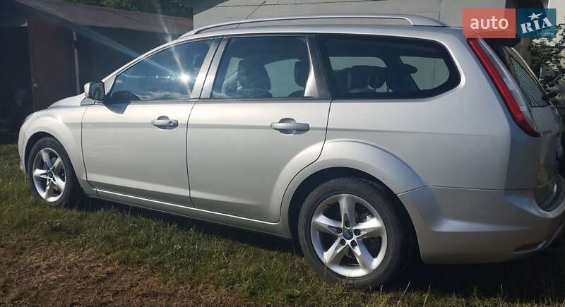 Хэтчбек Ford Focus 2010 в Добромиле