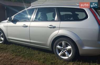 Хэтчбек Ford Focus 2010 в 