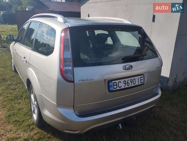 Хэтчбек Ford Focus 2010 в Добромиле