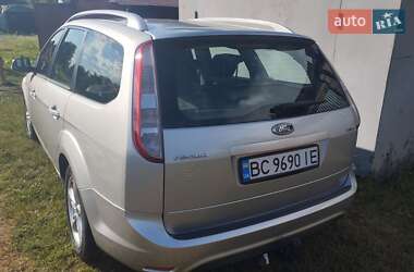 Хэтчбек Ford Focus 2010 в 