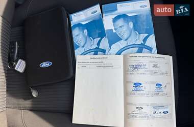 Хэтчбек Ford Focus 2011 в 