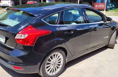 Хэтчбек Ford Focus 2013 в 
