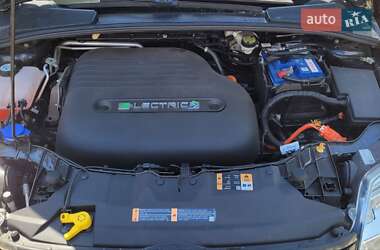 Хэтчбек Ford Focus 2013 в 