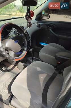 Седан Ford Focus 2000 в 