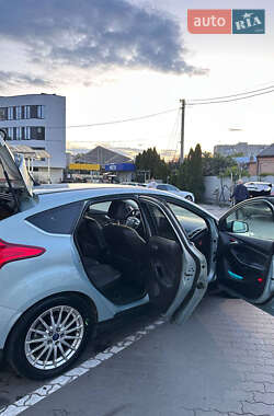 Хэтчбек Ford Focus 2013 в 