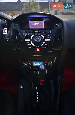 Хэтчбек Ford Focus 2013 в 