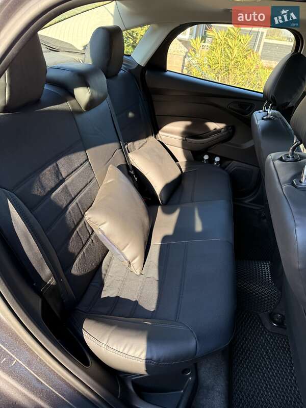 Седан Ford Focus 2011 в Бобровиці