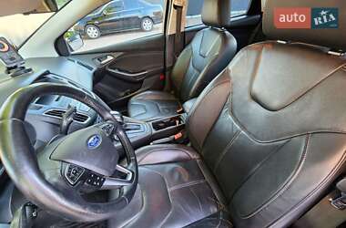 Седан Ford Focus 2015 в 
