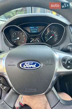 Седан Ford Focus 2011 в 