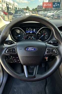 Седан Ford Focus 2015 в 