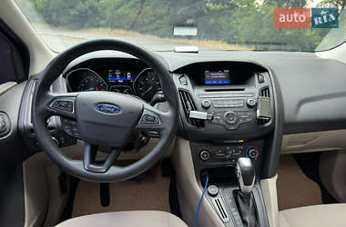 Хетчбек Ford Focus 2015 в 