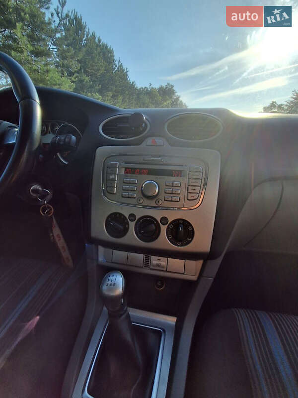 Хэтчбек Ford Focus 2007 в Хырове