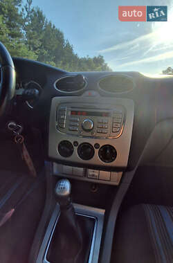 Хэтчбек Ford Focus 2007 в 