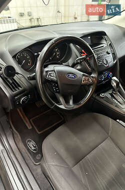 Седан Ford Focus 2015 в 