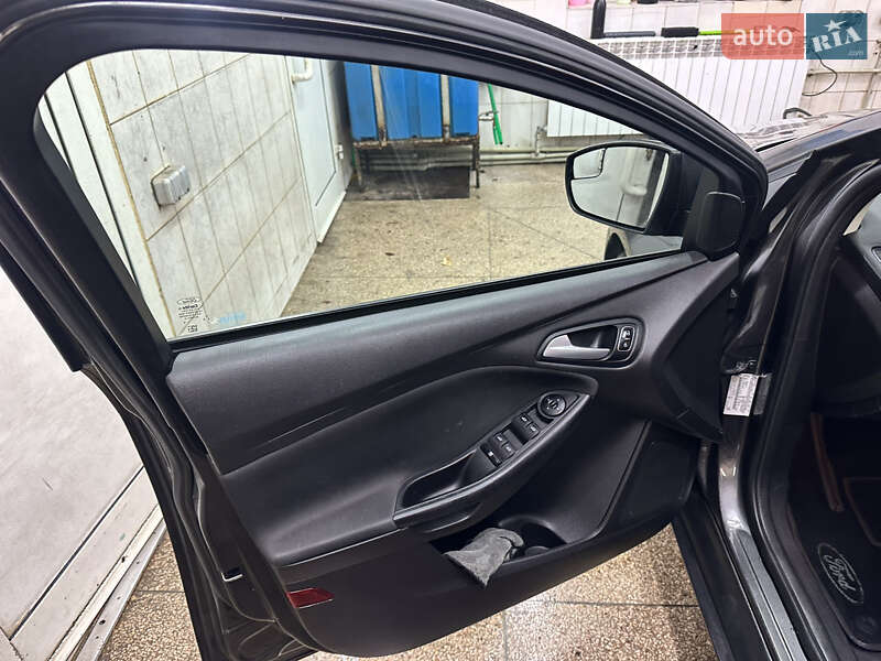 Седан Ford Focus 2015 в Днепре