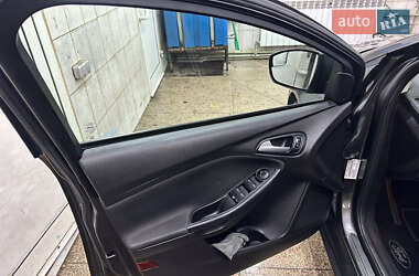 Седан Ford Focus 2015 в 
