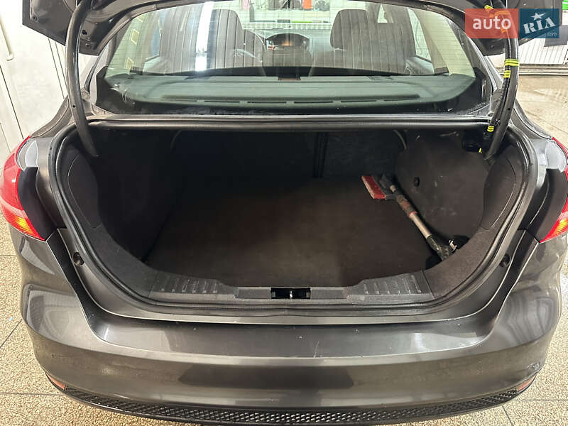Седан Ford Focus 2015 в Днепре