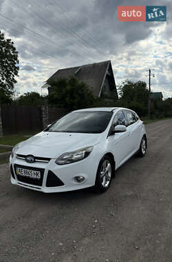 Хэтчбек Ford Focus 2012 в 
