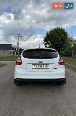 Хэтчбек Ford Focus 2012 в 