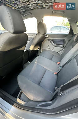 Хэтчбек Ford Focus 2007 в 