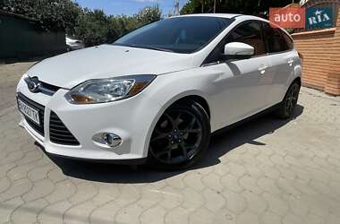 Хэтчбек Ford Focus 2012 в 