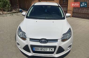Хэтчбек Ford Focus 2012 в 