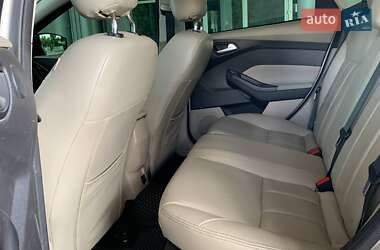 Хэтчбек Ford Focus 2012 в 